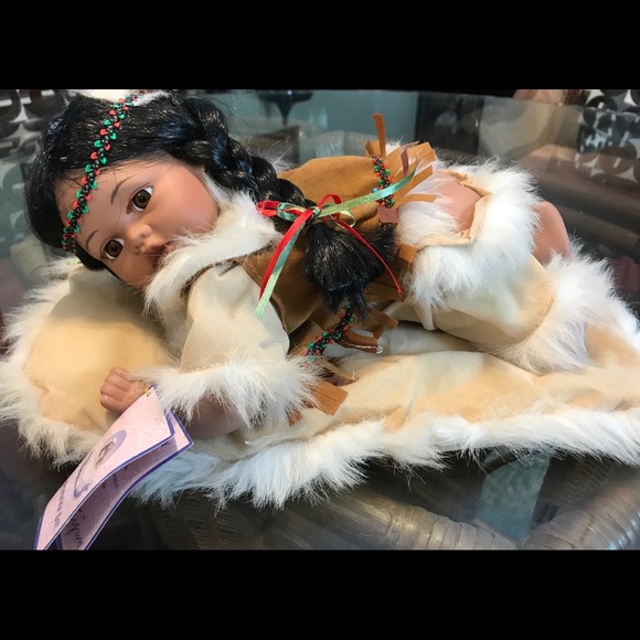 Vintage Collection Porcelain Native American Dolls - Picture 7 of 8